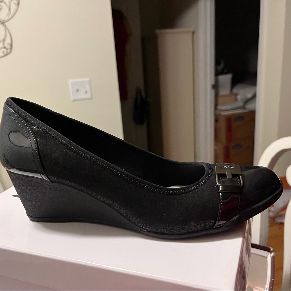 BNIB Anne Klein Black Fabric Wedges size 9.5